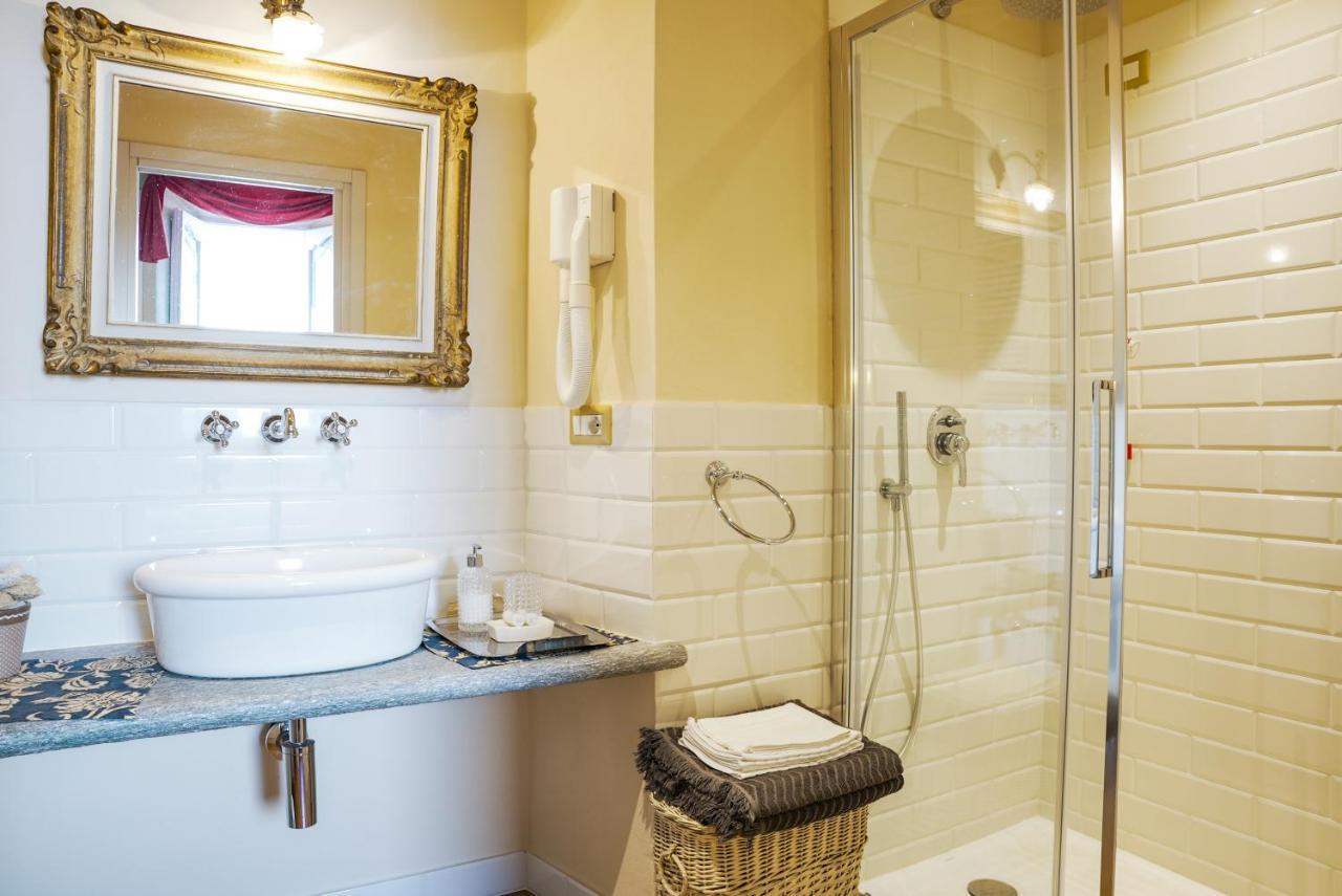 B&B Locanda Tempi Lontani Adults Only Orta San Giulio Luaran gambar