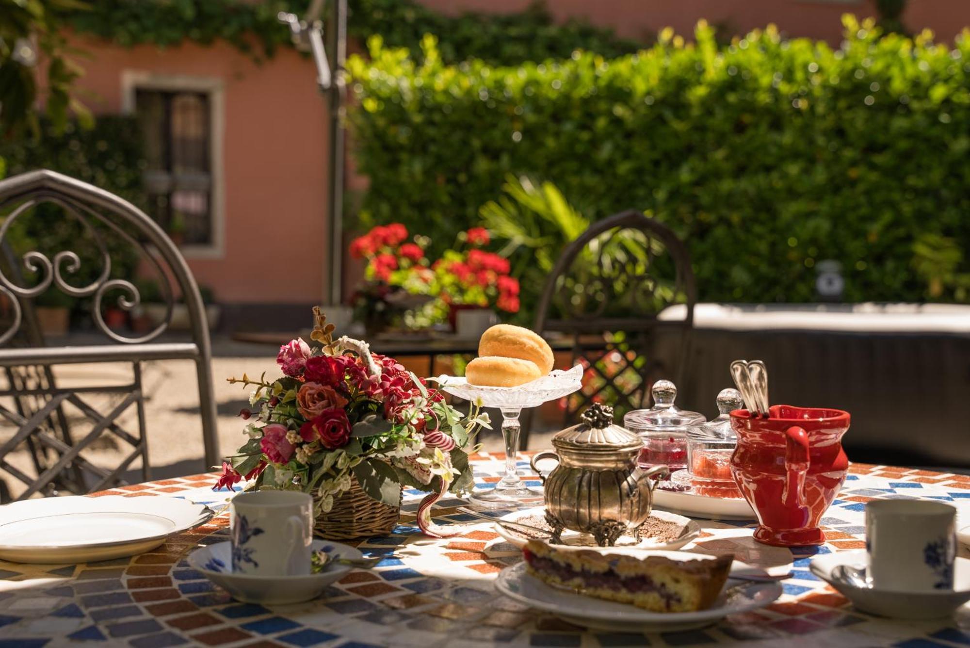 B&B Locanda Tempi Lontani Adults Only Orta San Giulio Luaran gambar